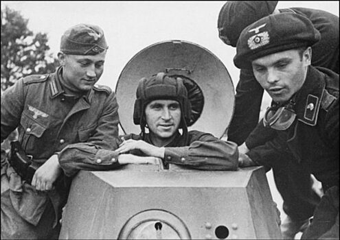 Зачем Красная Армия провела совместный парад с вермахтом в 1939 году