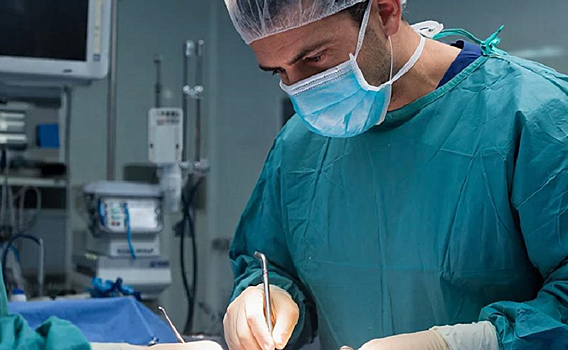 Хирург отделался замечанием за удаление несуществующей грыжи у ребенка в Искитиме