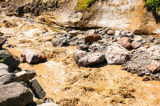 Из-за схода селей в Дагестане 10 сел остались без транспортного сообщения