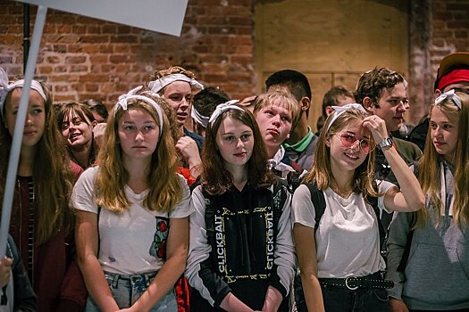 В Петербурге подросткам вручили почетные знаки "Кадры будущего"