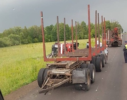 Очевидцы: из-за перевернувшегося самосвала заблокирована дорога Озерки — Гвардейск