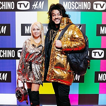 Бузова в кожаном total look, Тодоренко в пестрой куртке и не только: кто из звезд круче выглядит в вещах Moschino[tv]H&M