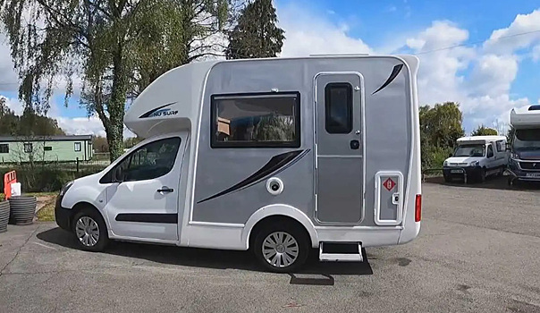 На базе Citroen Berlingo построили компактный дом на колёсах