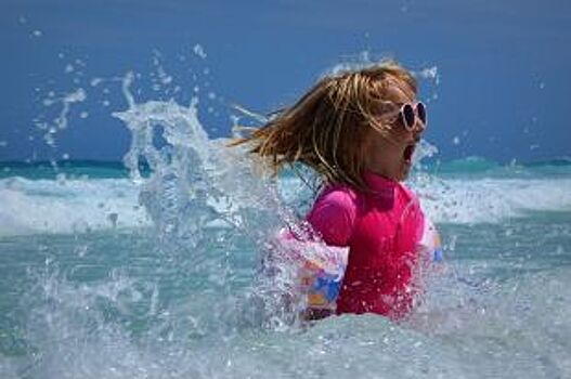 Босиком по песку. Почему детям полезно отдыхать на море?