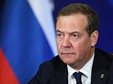 Медведев: Украина получит деньги от США, и за них "польются новые реки крови"