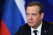 Медведев: Украина получит деньги от США, и за них "польются новые реки крови"
