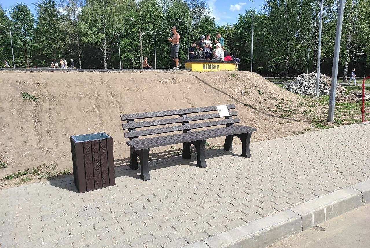 скамейка в парке сташевский