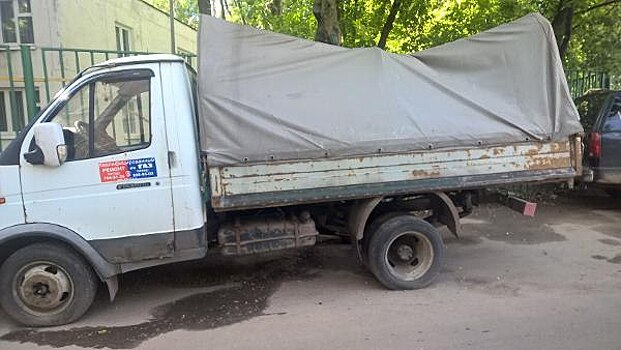 Шесть брошенных авто вывезли из дворов Тимирязевского в июне