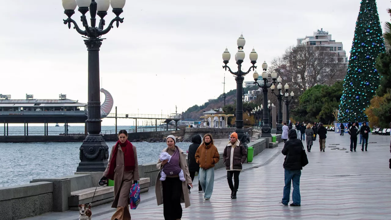 В Крыму четыре района остались без света из-за нарушений на сетях