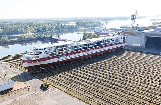 Новейший круизный лайнер «Николай Жарков» спустили на воду в Нижнем Новгороде