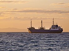 Российские моряки с загоревшегося в Японском море судна не пострадали