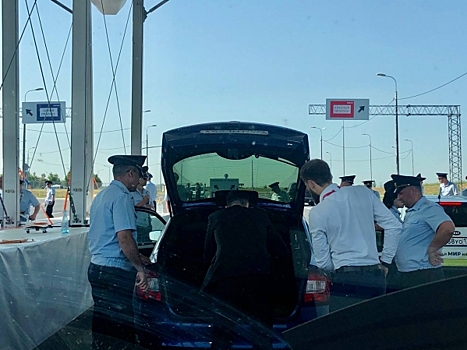 Под Петербургом за сутки поймали 150 нелегальных мигрантов-таксистов