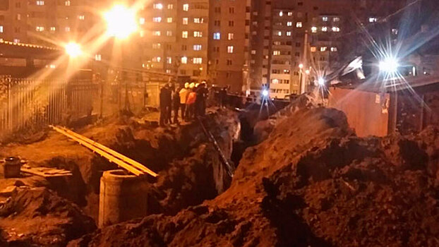В Иркутске троих рабочих засыпало землей