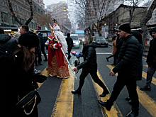 «У нас елки»: Как Золотовицкий, Шаман и Кологривый примеряли роль Деда Мороза