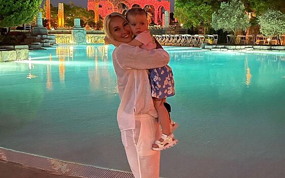 2-летняя дочь Кудрявцевой зажгла на дискотеке в Турции: видео