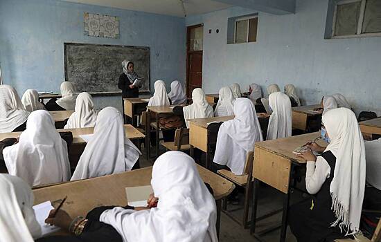 Талибы пообещали разрешить девочкам учиться после шестого класса