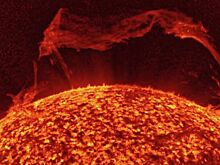 На видео сняли момент отрыва «царя-протуберанца» от Солнца