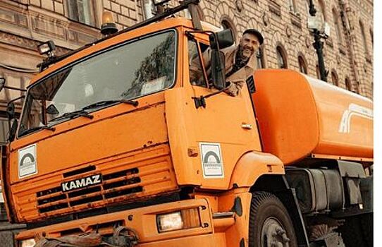Автопарк эпатажного певца Сергея Шнурова
