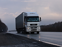 На трассе «Таврида» опрокинулся «КамАЗ» с зерном