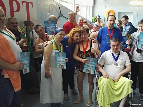 Пловец из района Аэропорт завоевал золото на окружных состязаниях по плаванию
