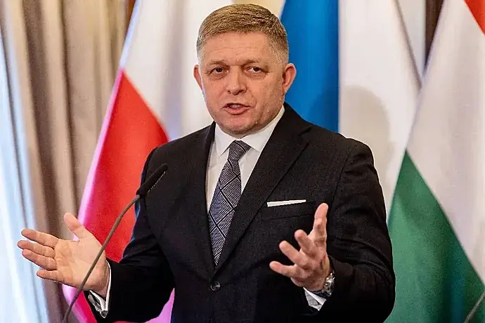 Глава МВД Словакии назвал критическим состояние Фицо