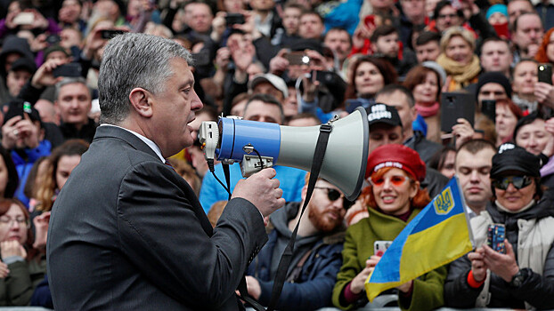 Массовке Порошенко заплатили на выходе со стадиона