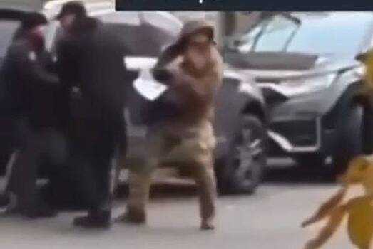 В Киеве военкомы забрали физрука прямо во время урока