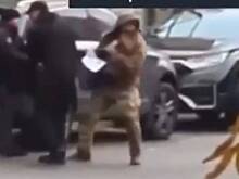 В Киеве военкомы забрали физрука прямо во время урока