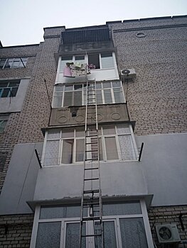 В Очакове спасатели вызволяли двухлетнего ребенка из запертой квартиры на 4-м этаже