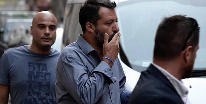 Вице-премьеру Италии грозит штраф до €250 тыс. за публикацию в Twitter
