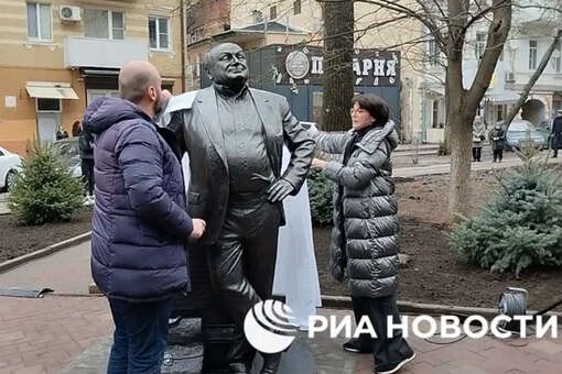 В Ростове-на-Дону открыли памятник сатирику Жванецкому