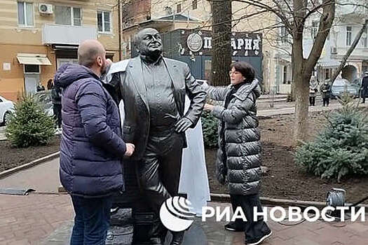 В Ростове-на-Дону открыли памятник сатирику Жванецкому