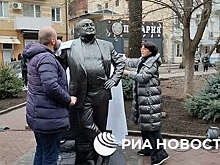 В Ростове-на-Дону открыли памятник сатирику Жванецкому