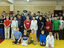 В Липецке полицейские и общественники обсудили с подростками вопросы правовой грамотности