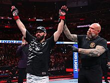 Азамат Мурзаканов поздравил Ислама Махачева с двойным титулом после его победы в UFC 322