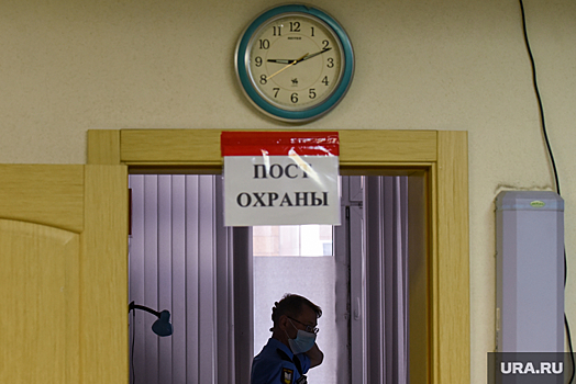 Больницу Краснокамска уличили в трате бюджетных средств на охранников, которых нет