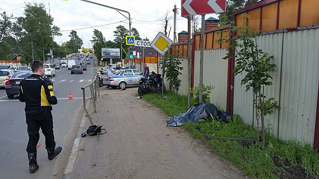 Мотоциклист с пассажиркой погибли на Можайском шоссе