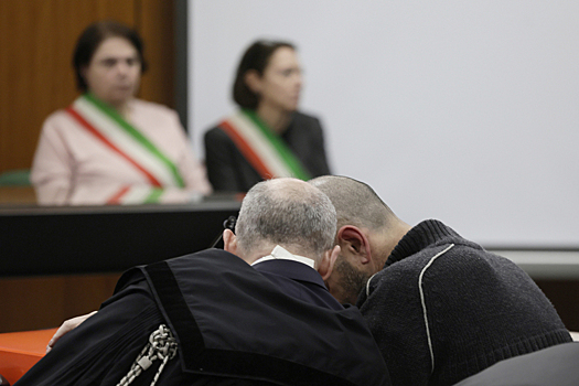 Жители европейской страны платили солдатам за разрешение с холмов обстреливать осажденный город