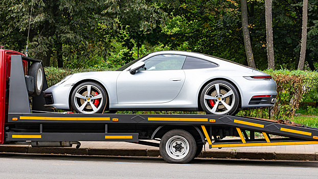 Цифровые кандалы: как «окирпичиваются» санкционные авто в России и какие марки в зоне риска