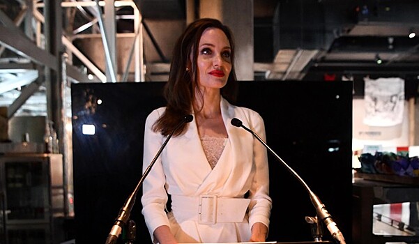 Анджелина Джоли рассказала детям о сексуальном насилии