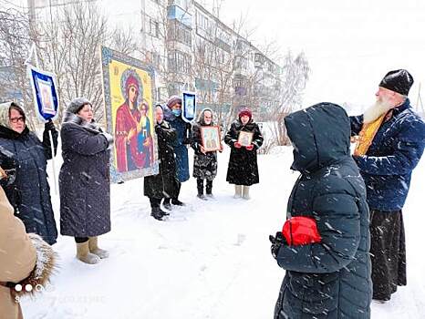 В Зауралье провели крестный ход против коронавируса