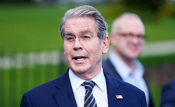 Трамп пригрозил вышвырнуть министра финансов США