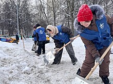 Студенты МФЮА и активные жители Зюзина вышли на уборку территории от снега
