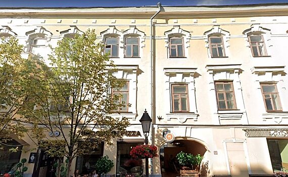 В центре Казани продают здание под гостиницу за 120 млн рублей — оно находится напротив прокуратуры