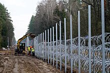 Литва и Польша построят "колючий забор"  на своих восточных границах