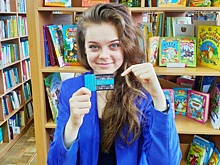 Единый читательский билет в библиотеке №119 получила выпускница института современного искусства Дарья Осипова