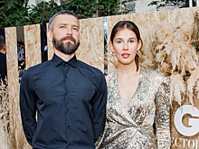 Супруга Кристовского пришла на ресторанную премию GQ в серебряном блейзере, а Ким — в пиджаке с бахромой из стразов