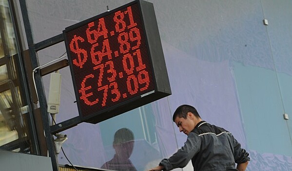 Доллар и евро вступили в заговор против рубля
