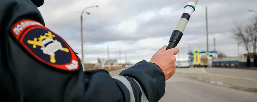 Профилактические рейды проводят сотрудники ГИБДД в период новогодних праздников