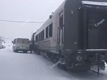 Снегоуборочный поезд протаранил вагоны для заключенных